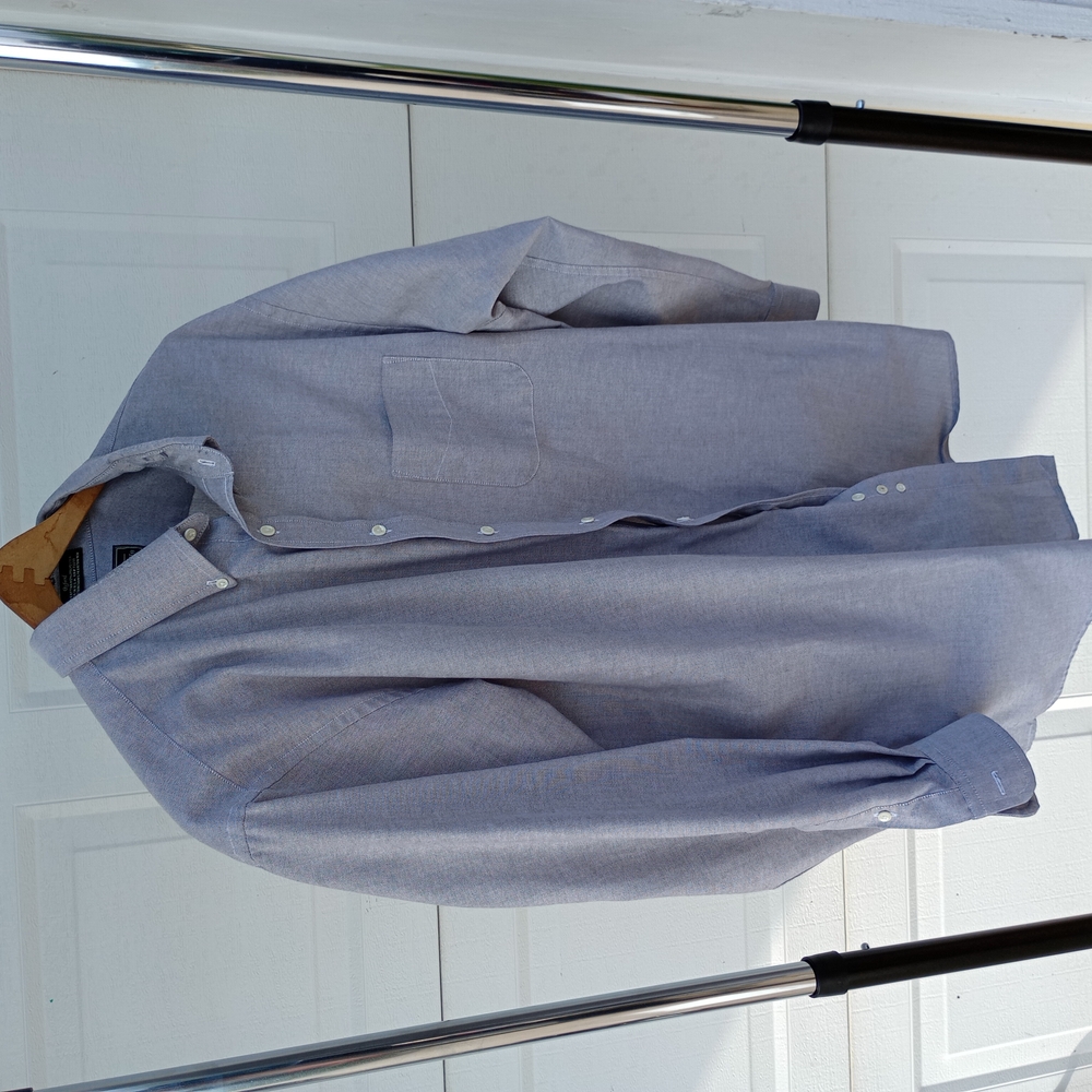 🩶 Croft & Barrow Oxford Shirt• Light Gray • Long Sleeve Button‑Down